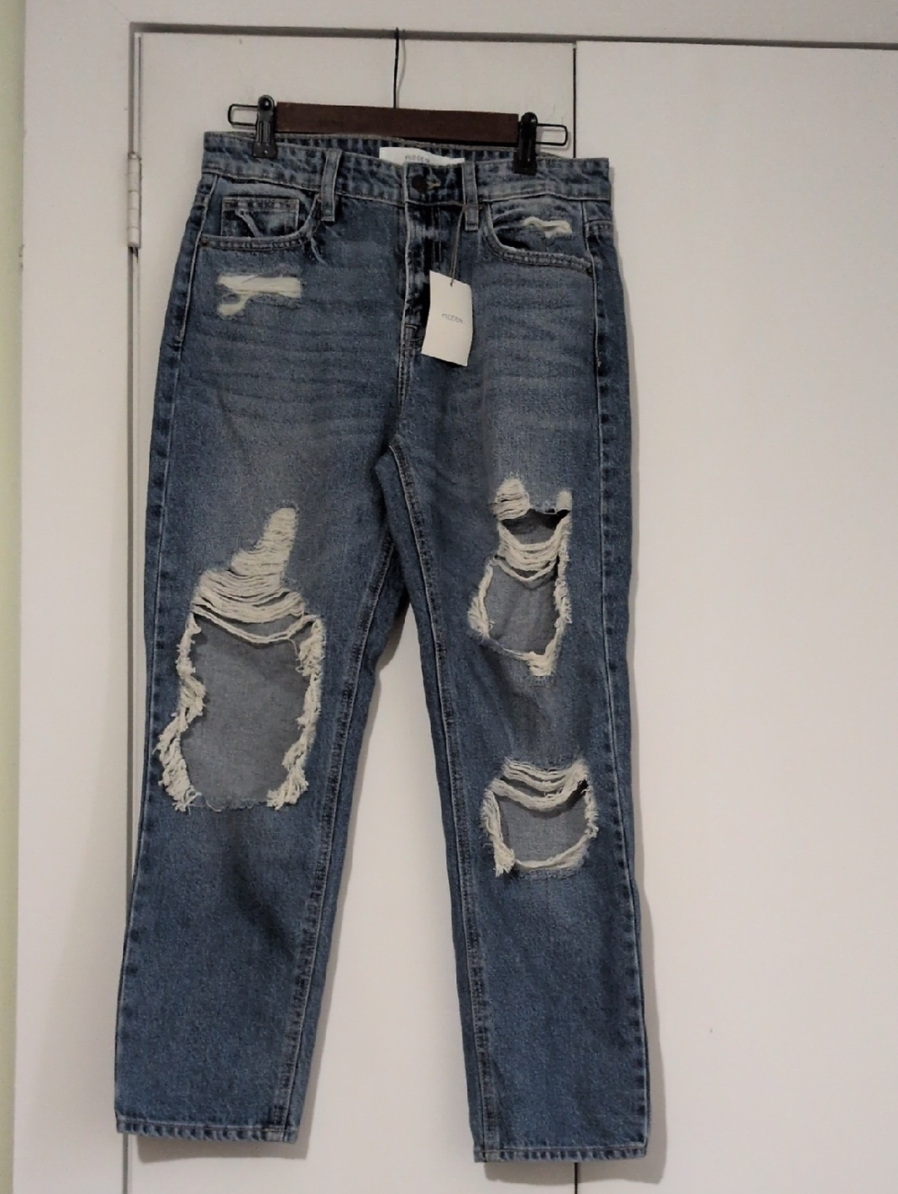 Boyfriend Ripped Denim Jeans in Medium Blue